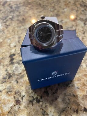 Montres Prestige Women’s Silver Ring Watch with Black Dial